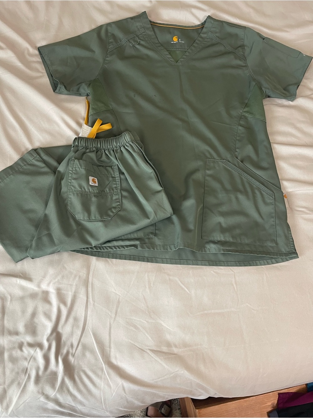 Carhartt Women’s scrub set